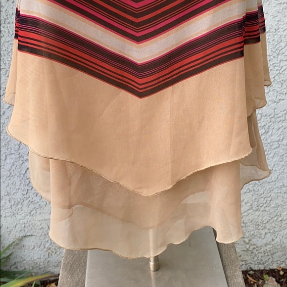 Bebe Chiffon Flowy Asymmetrical Tank Top Blouse 👚 Striped Fall Autumn Neutral - Picture 3 of 7